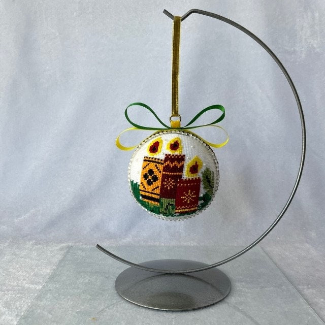 Christmas centerpiece ornament with hand-stitched three candle design | Gift-Emporium