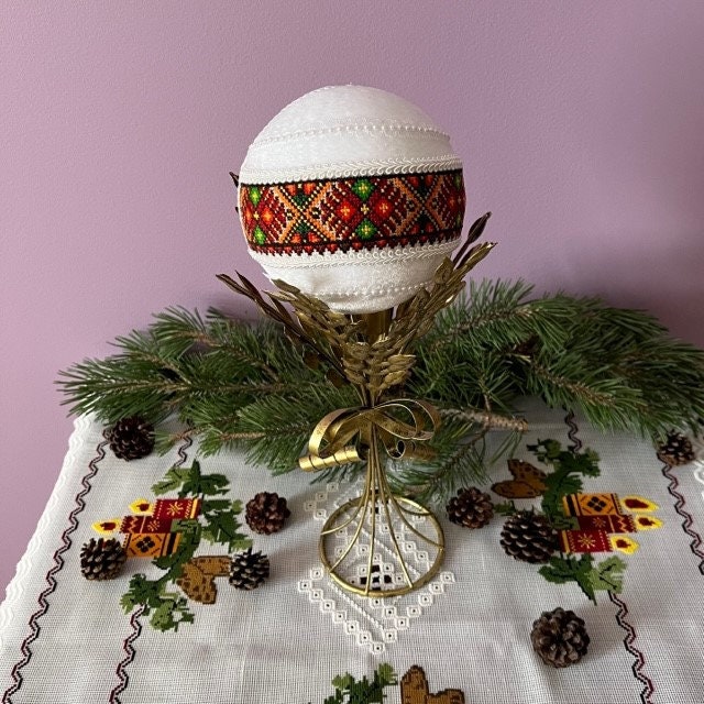 Large holiday ball for Christmas décor with Ukrainian embroidery details | Gift-Emporium