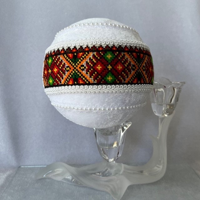 Winter season décor - Ukrainian hand-embroidered Christmas ornament | Gift-Emporium