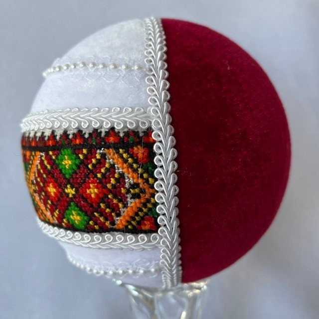Festive hand-embroidered Christmas ball for holiday home décor | Gift-Emporium