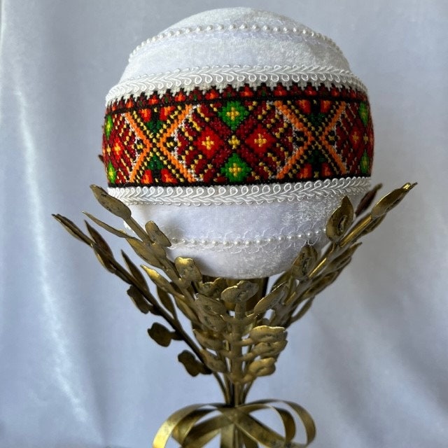 Winter décor idea - large embroidered Christmas ball with Ukrainian patterns | Gift-Emporium