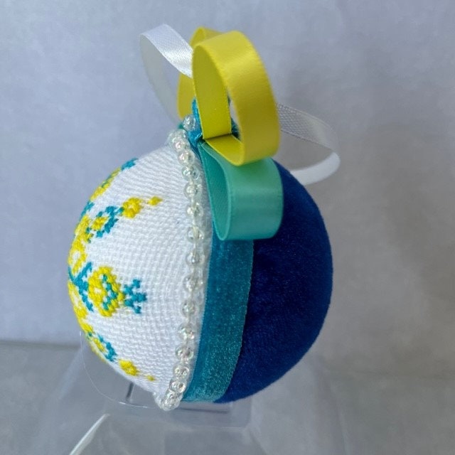 Set of 4 cross-stitch Christmas ornaments, 7.2 cm, for a cozy holiday atmosphere | Gift-Emporium