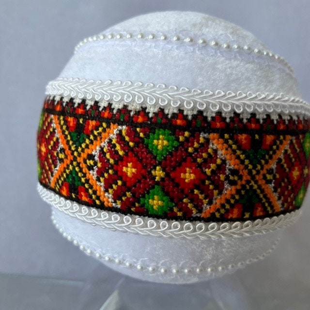Elegant Ukrainian embroidered holiday ball for winter table centerpiece | Gift-Emporium