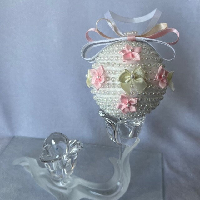 Christmas decorations with hand-beaded flower patterns in red, yellow, blue, and pink | Gift-Emporium