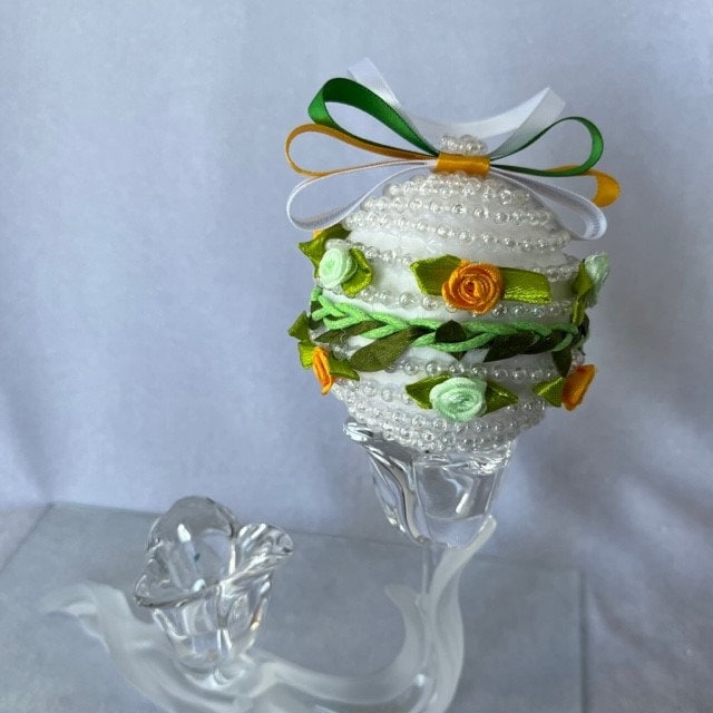 Shiny 3D Christmas bead ornaments with festive floral decorations | Gift-Emporium