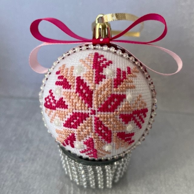Handmade seasonal decor Christmas ornaments in pink tones | Gift-Emporium