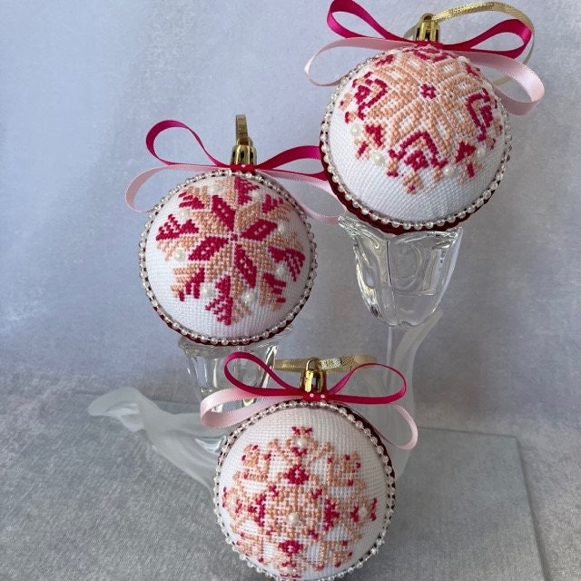 Hand-made pink and magenta Christmas tree ornaments set of 3 | Gift-Emporium