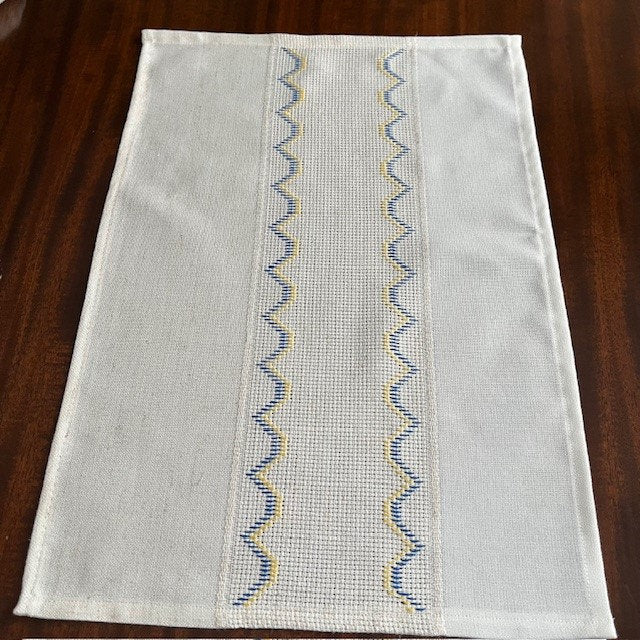 Set of 6 rectangular hand-embroidered cloth placemats in blue and yellow, country-style table decor" | Gift-Emporium