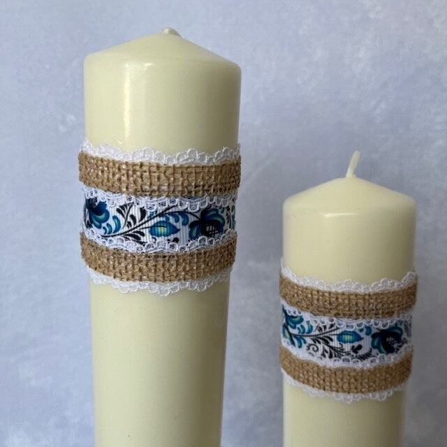 Hand-decorated white and blue candle for elegant décor | Gift-Emporium
