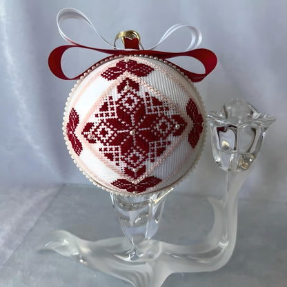 Festive embroidered ornament in seasonal colors for Christmas decor | Gift-Emporium