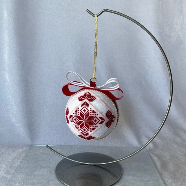 Three-color Christmas ornament with detailed hand stitching | Gift-Emporium