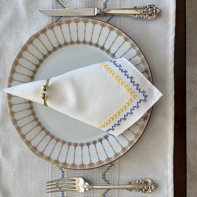 Handcrafted linen napkins with blue and yellow embroidery | Gift-Emporium