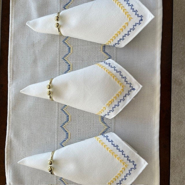 Luxury hand-embroidered placemats and napkins in blue and yellow tones | Gift-Emporium