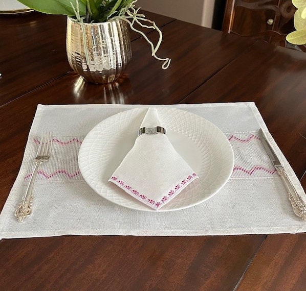 Luxury white linen napkin set with colorful magenta stitching | Gift-Emporium
