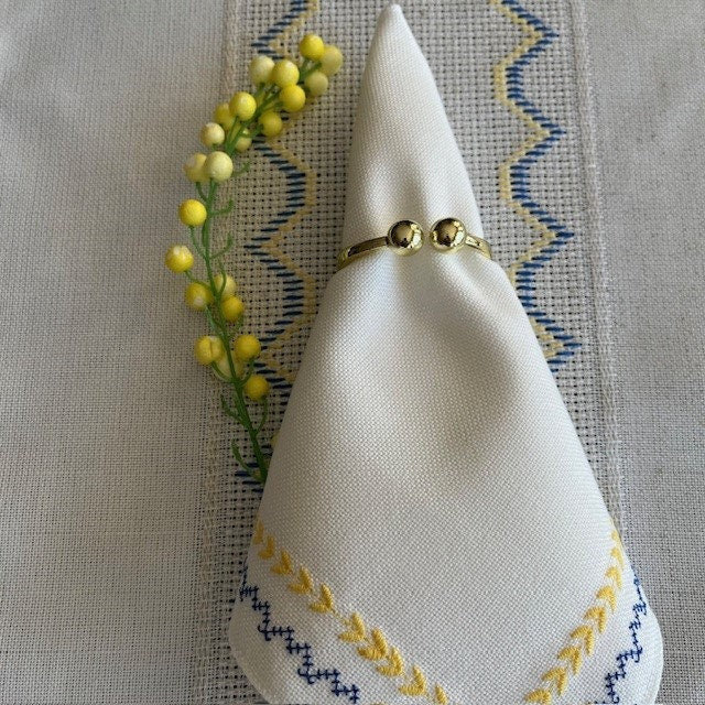 Vibrant blue and yellow linen napkins with delicate embroidery | Gift-Emporium