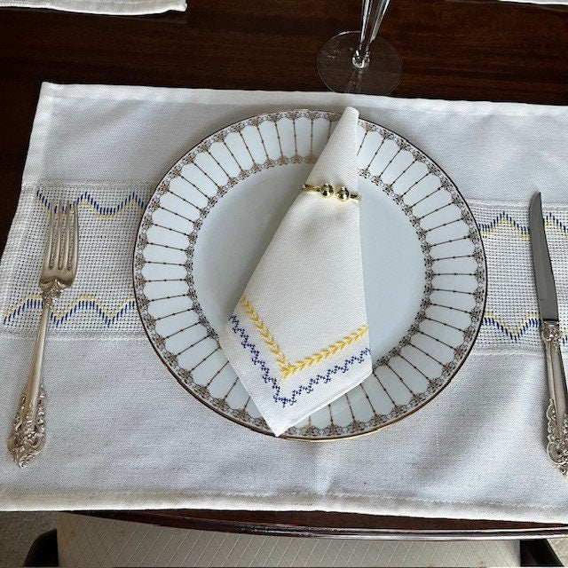 Exquisite hand-embroidered napkins and placemats, best gift for mom | Gift-Emporium