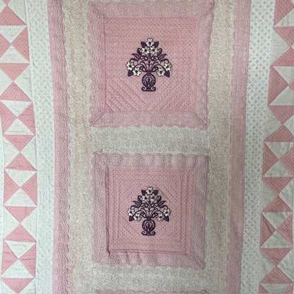 Embroidered baby girl blanket in quilted pink fabric | Gift-Emporium